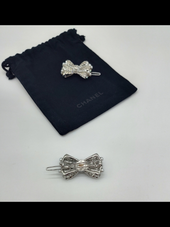 CHANEL CC Pearl Crystal Rhinestone Bow Hair Clips Pair Silver Season 25A France main image 4